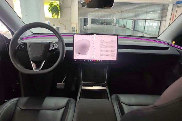 Used Tesla Model Y 2025 Long-Range All-Wheel-Drive Version Center Console