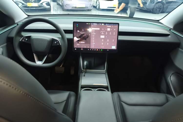 Used Tesla Model Y 2025 Rear-Wheel-Drive Version Center Console