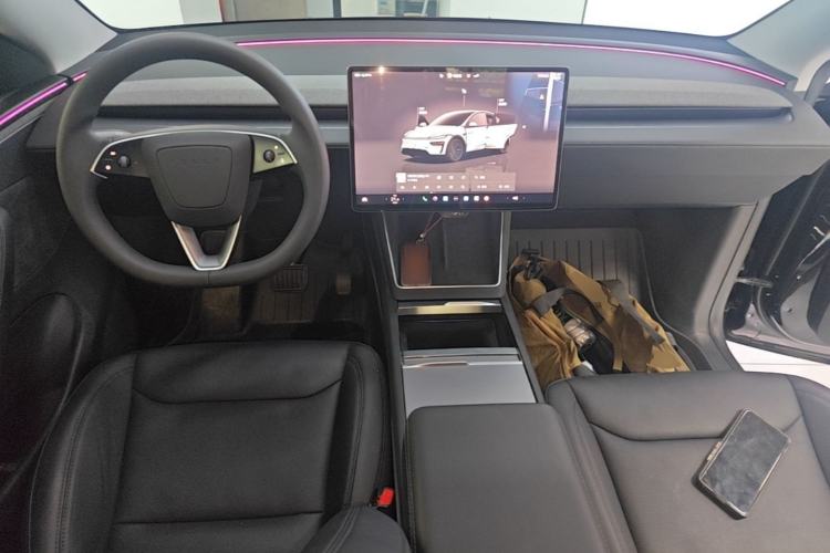 Used Tesla Model Y 2025 Updated Version Long-Range All-Wheel Drive Center Console
