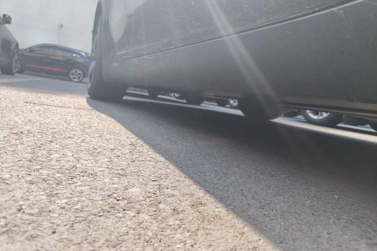 Used Tesla Model Y 2025 Long-Range All-Wheel Drive First Edition Chassis Front Right
