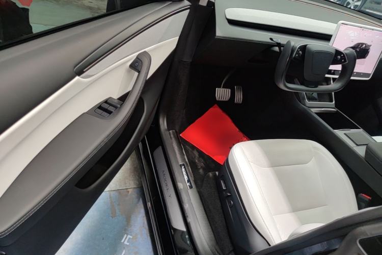Used Tesla Model Y 2025 Rear-Wheel-Drive Version Driver Seat