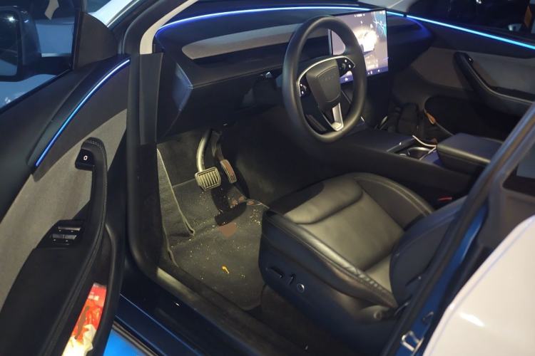 Used Tesla Model Y 2025 Rear-Wheel-Drive Version Driver Seat