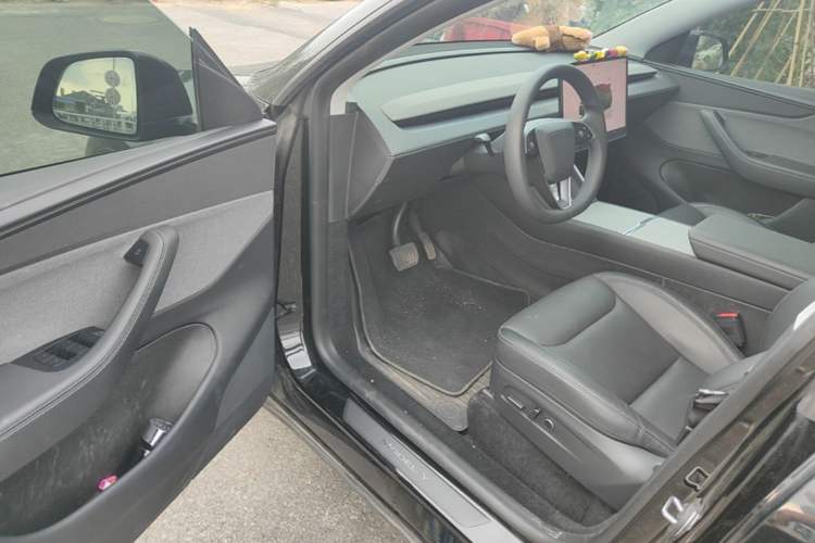 Used Tesla Model Y 2025 Rear-Wheel-Drive Version Driver Seat