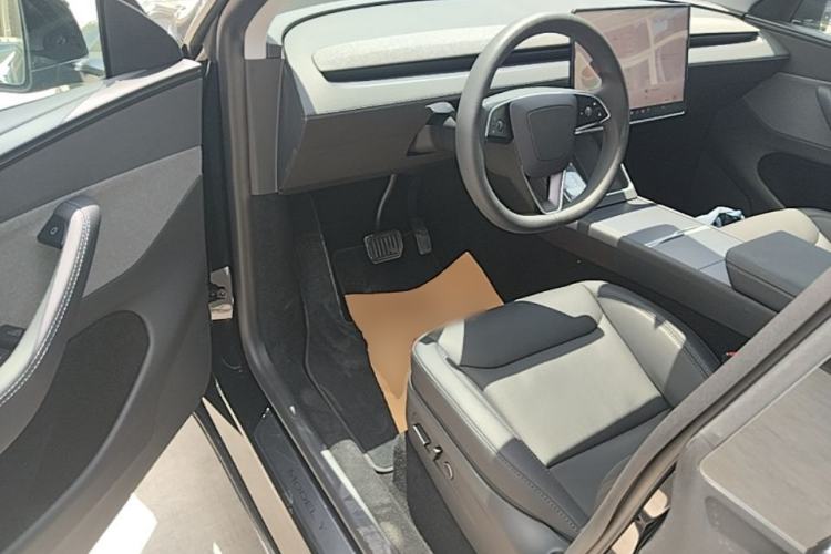 Used Tesla Model Y 2025 Rear-Wheel-Drive Version Driver Seat