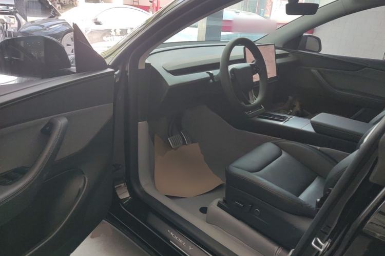 Used Tesla Model Y 2025 Rear-Wheel-Drive Version Driver Seat