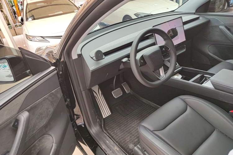 Used Tesla Model Y 2025 Updated Version Long-Range All-Wheel Drive Driver Seat