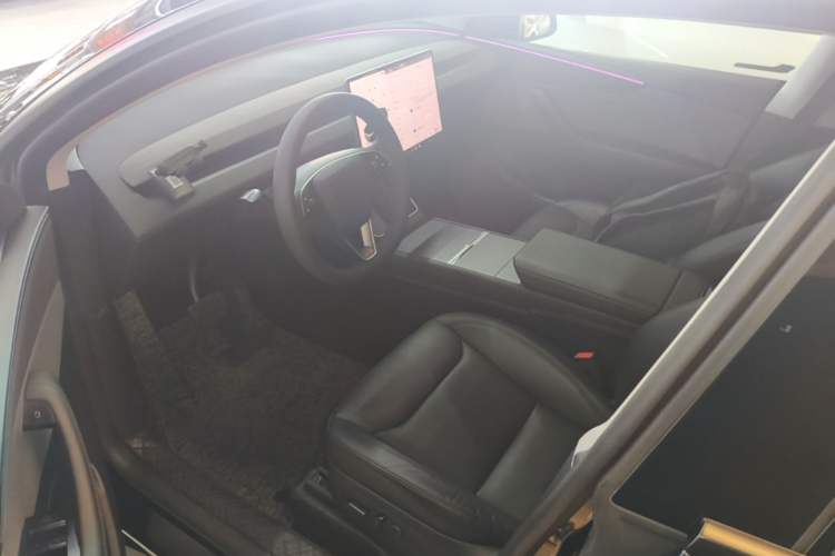 Used Tesla Model Y 2025 Rear-Wheel-Drive Version Driver Seat