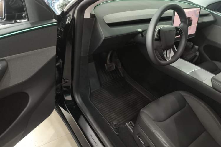 Used Tesla Model Y 2025 Rear-Wheel-Drive Version Driver Seat