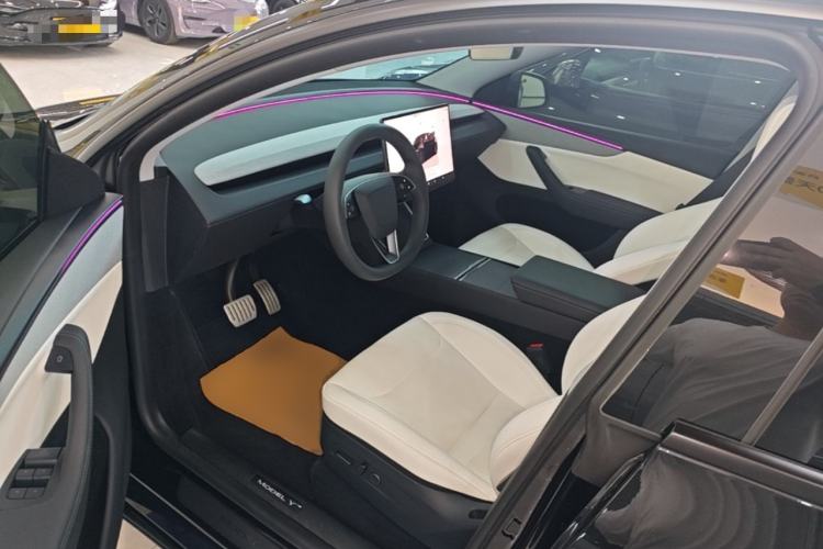 Used Tesla Model Y 2025 Long-Range All-Wheel-Drive Version Driver Seat