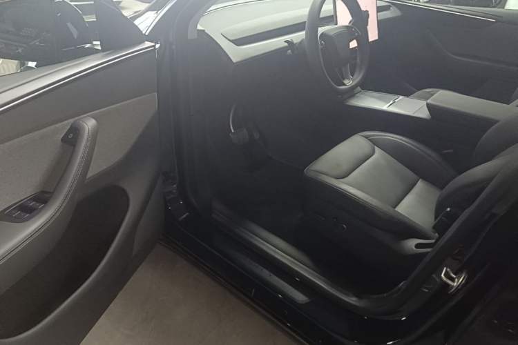 Used Tesla Model Y 2025 Rear-Wheel-Drive Version Driver Seat