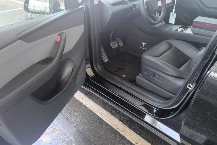 Used Tesla Model Y 2025 Rear-Wheel-Drive Version Driver Seat