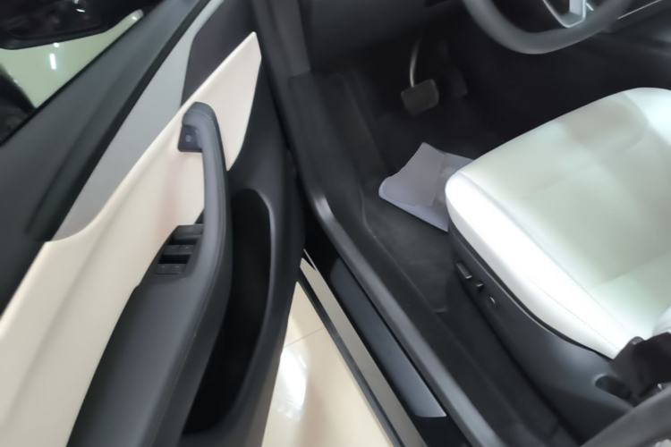 Used Tesla Model Y 2025 Updated Version Long-Range All-Wheel Drive Driver Seat