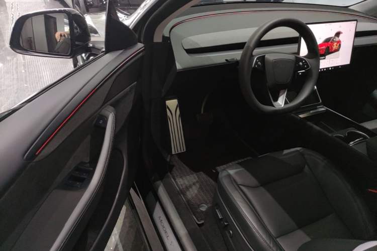 Used Tesla Model Y 2025 Long-Range All-Wheel-Drive Version Driver Seat