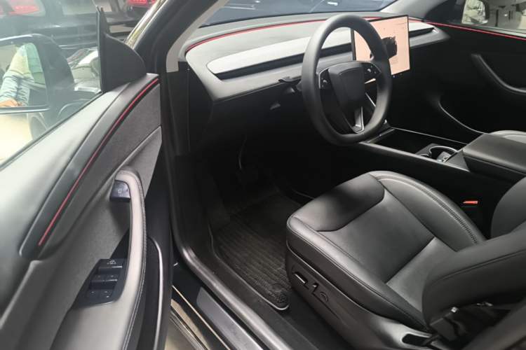 Used Tesla Model Y 2025 Rear-Wheel Drive First Edition Driver Seat