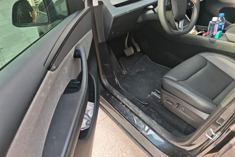 Used Tesla Model Y 2025 Rear-Wheel-Drive Version Driver Seat
