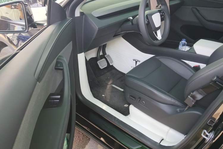 Used Tesla Model Y 2025 Rear-Wheel-Drive Version Driver Seat