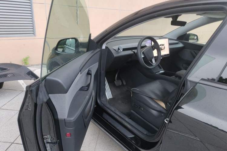 Used Tesla Model Y 2025 Rear-Wheel-Drive Version Driver Seat