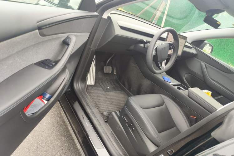 Used Tesla Model Y 2025 Rear-Wheel-Drive Version Driver Seat