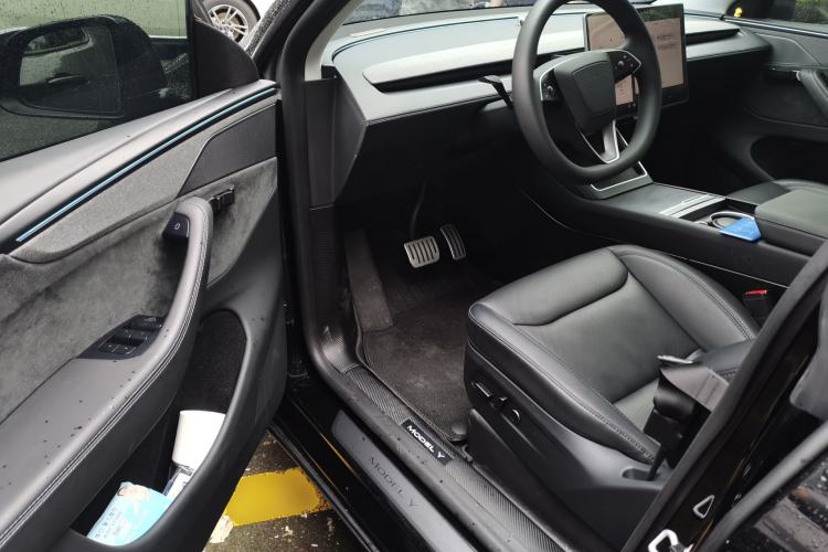 Used Tesla Model Y 2025 Long-Range All-Wheel-Drive Version Driver Seat