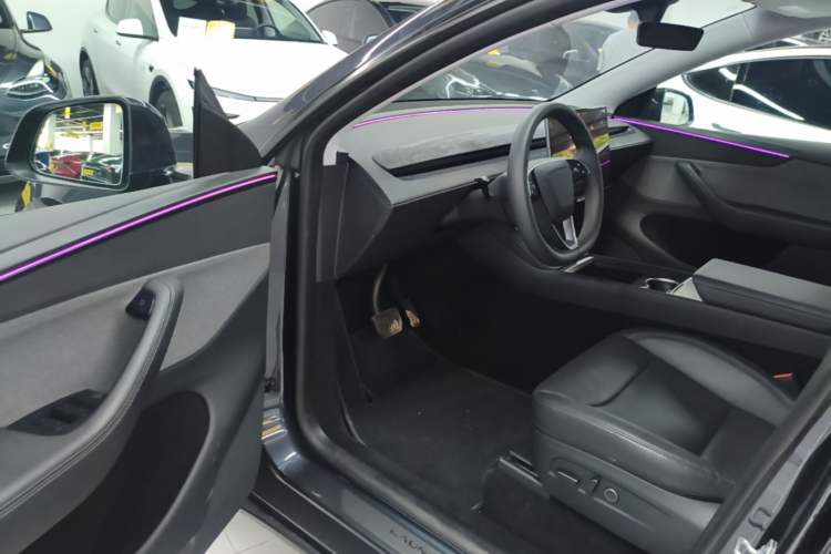 Used Tesla Model Y 2025 Rear-Wheel Drive First Edition Driver Seat