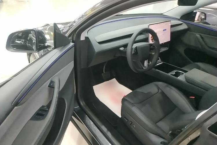 Used Tesla Model Y 2025 Rear-Wheel-Drive Version Driver Seat