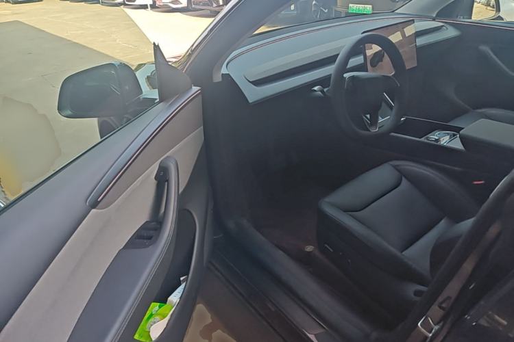 Used Tesla Model Y 2025 Rear-Wheel-Drive Version Driver Seat
