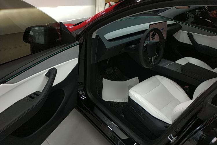 Used Tesla Model Y 2025 Rear-Wheel-Drive Version Driver Seat