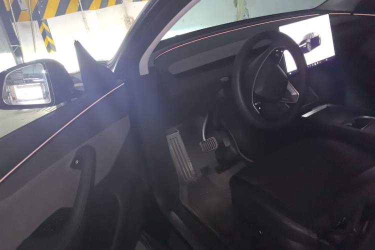 Used Tesla Model Y 2025 Rear-Wheel Drive First Edition Driver Seat
