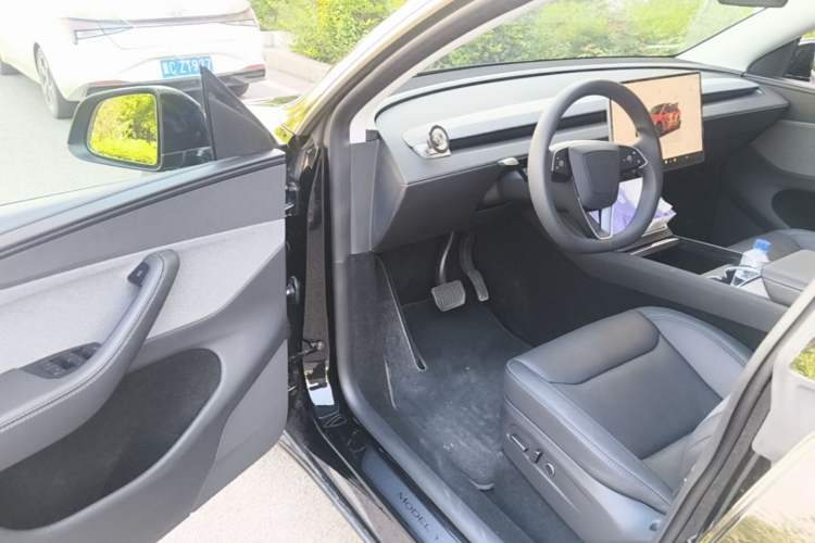 Used Tesla Model Y 2025 Rear-Wheel-Drive Version Driver Seat