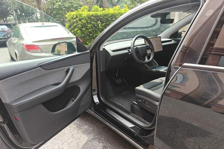 Used Tesla Model Y 2025 Rear-Wheel-Drive Version Driver Seat