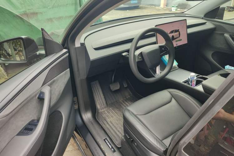 Used Tesla Model Y 2025 Long-Range All-Wheel-Drive Version Driver Seat