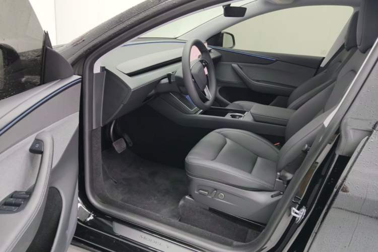 Used Tesla Model Y 2025 Rear-Wheel-Drive Version Driver Seat