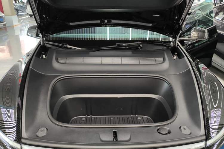 Used Tesla Model Y 2025 Rear-Wheel-Drive Version Engine Bay