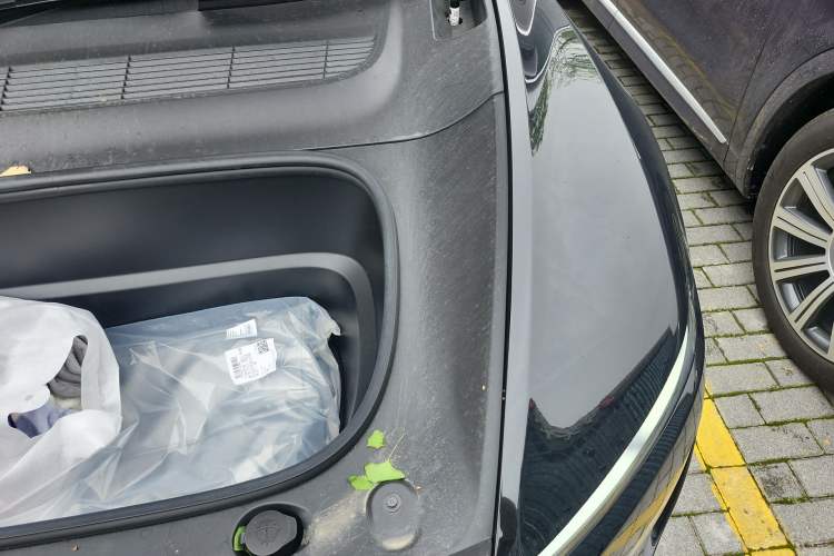 Used Tesla Model Y 2025 Rear-Wheel-Drive Version Engine Bay Left