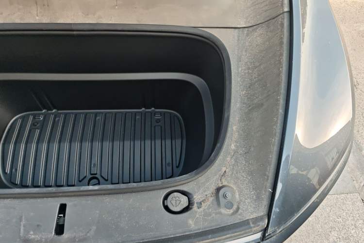 Used Tesla Model Y 2025 Rear-Wheel-Drive Version Engine Bay Left