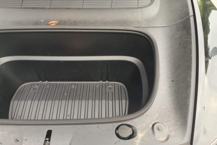 Used Tesla Model Y 2025 Rear-Wheel-Drive Version Engine Bay Left