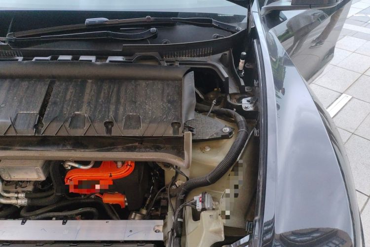 Used Tesla Model Y 2025 Rear-Wheel-Drive Version Engine Bay Left