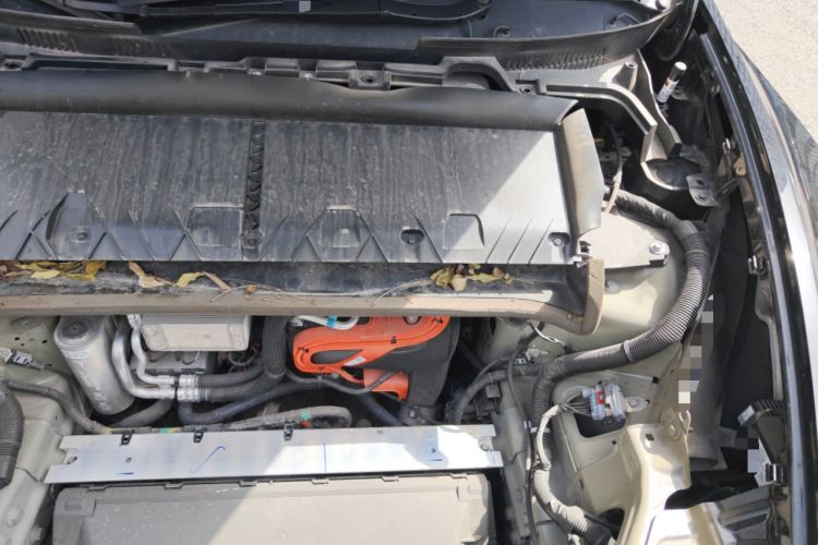 Used Tesla Model Y 2025 Rear-Wheel-Drive Version Engine Bay Left