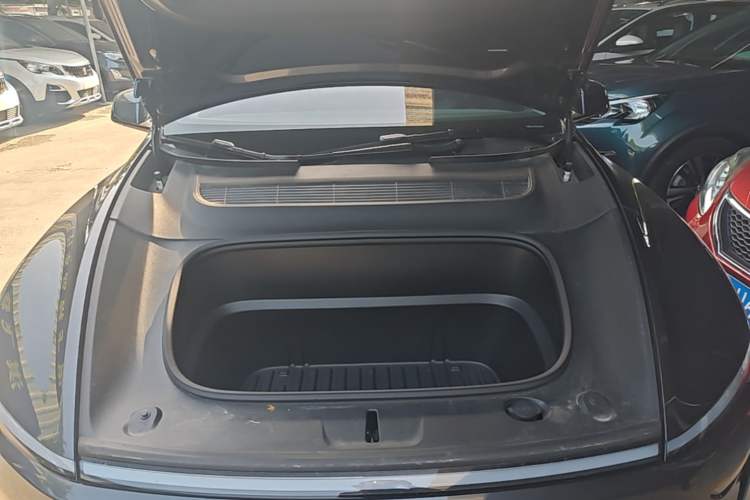 Used Tesla Model Y 2025 Rear-Wheel-Drive Version Engine Bay