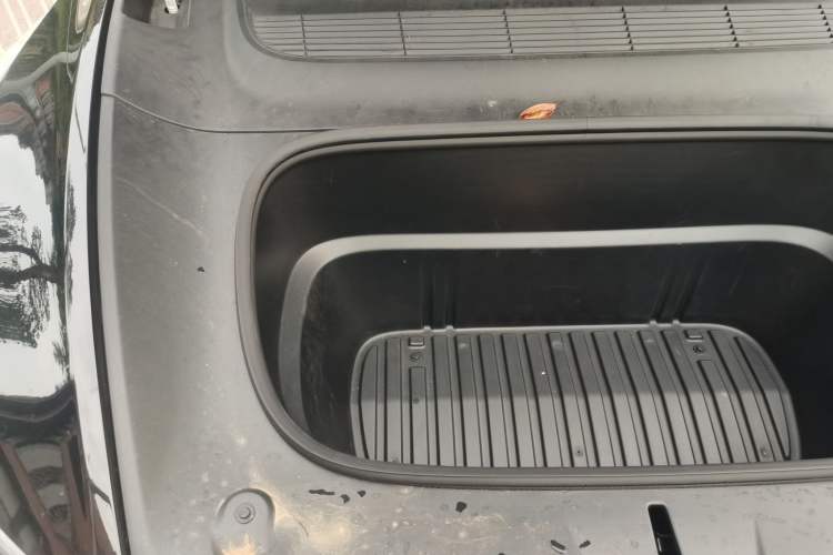Used Tesla Model Y 2025 Rear-Wheel-Drive Version Engine Bay Right