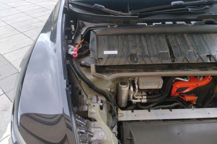Used Tesla Model Y 2025 Rear-Wheel-Drive Version Engine Bay Right