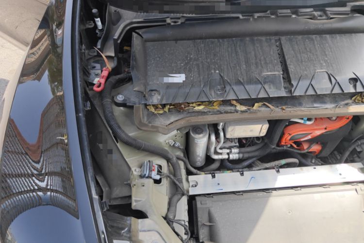 Used Tesla Model Y 2025 Rear-Wheel-Drive Version Engine Bay Right