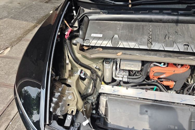 Used Tesla Model Y 2025 Rear-Wheel-Drive Version Engine Bay Right