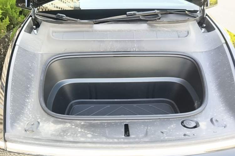 Used Tesla Model Y 2025 Rear-Wheel-Drive Version Engine Bay