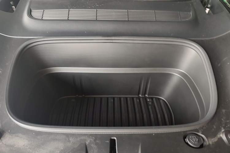 Used Tesla Model Y 2025 Rear-Wheel-Drive Version Engine Bay