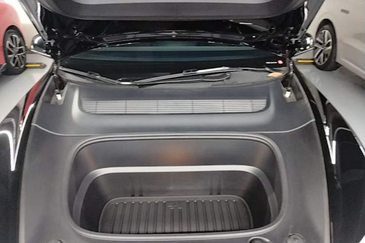 Used Tesla Model Y 2025 Rear-Wheel-Drive Version Engine Bay