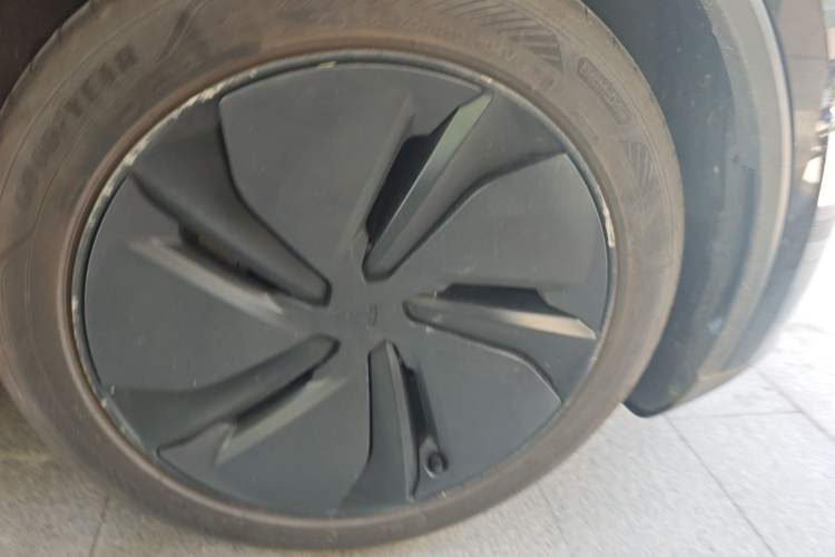 Used Tesla Model Y 2025 Rear-Wheel-Drive Version Exterior 1