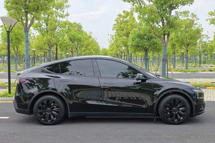Used Tesla Model Y 2025 Rear-Wheel-Drive Version Exterior 2