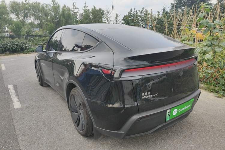 Used Tesla Model Y 2025 Rear-Wheel-Drive Version Exterior 2