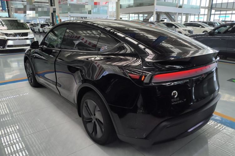 Used Tesla Model Y 2025 Rear-Wheel-Drive Version Exterior 2